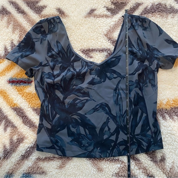 lululemon Women's Yoga Align T-Shirt - Nulu Fabric size 8 - Picture 11 of 11